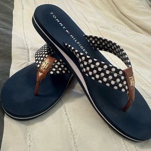Tommy Hilfiger Candis Flip Flops Size 9